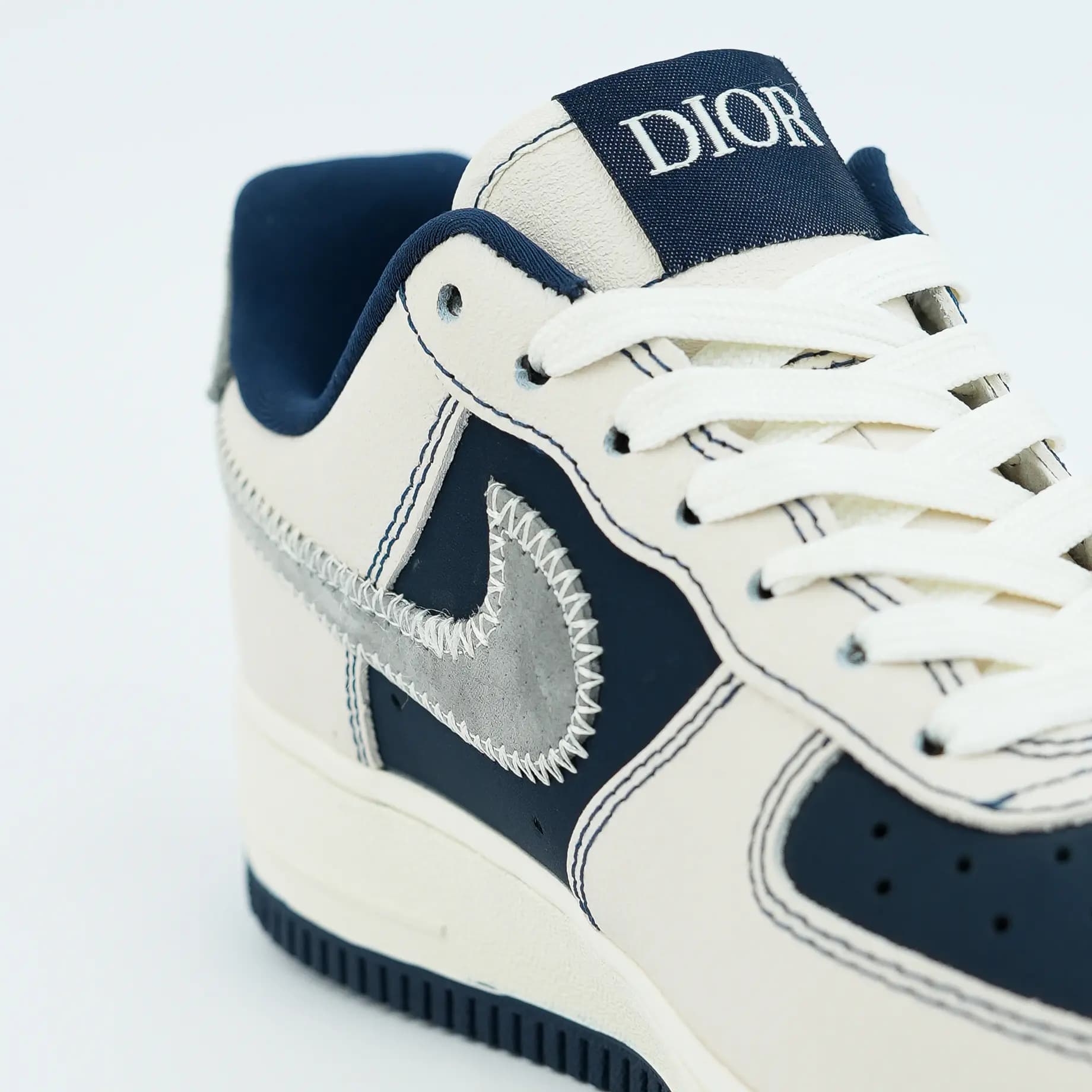 کفش ایر فورس دیور سرمه ای سفیدNike Air Force 1 x Dior — تصویر ۲