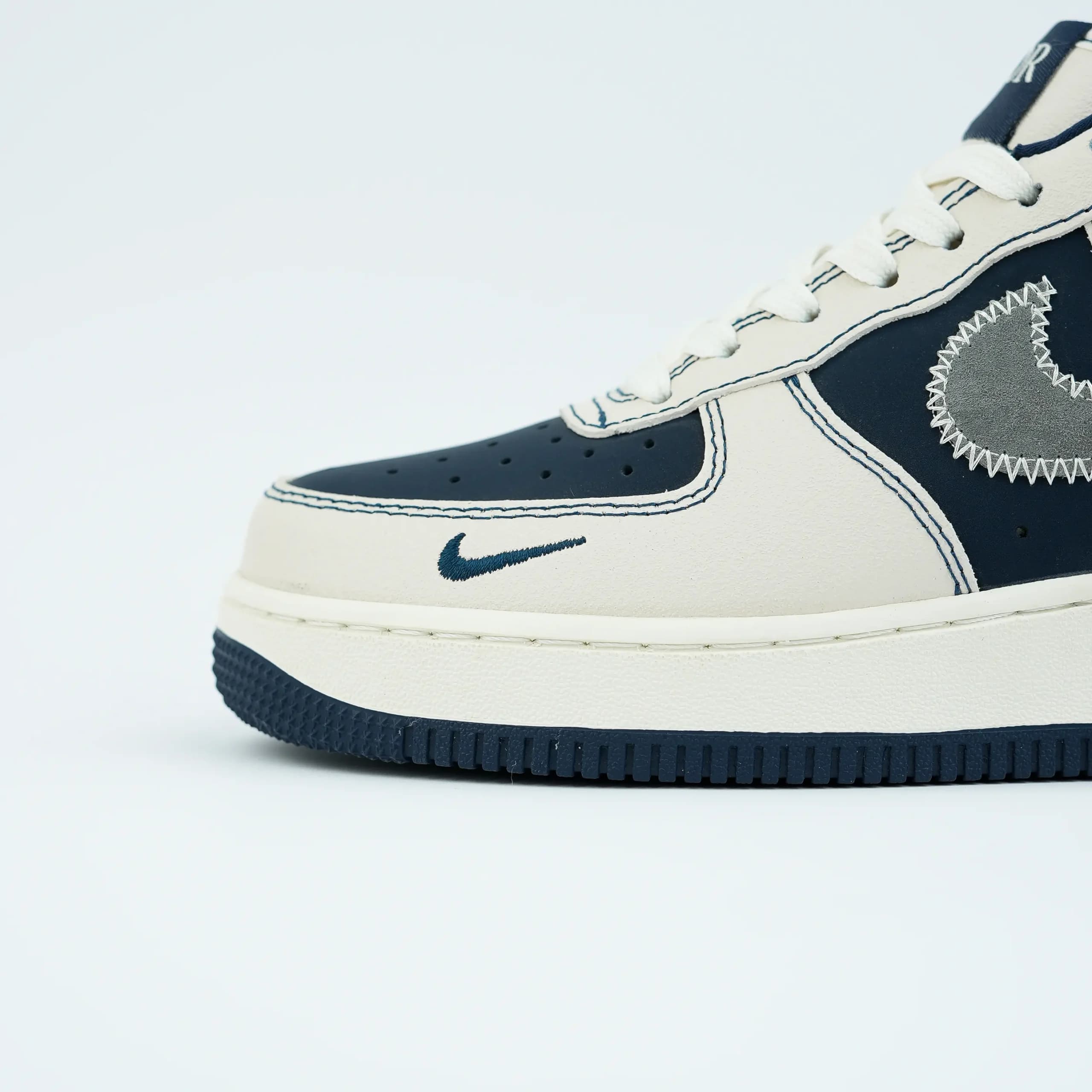 کفش ایر فورس دیور سرمه ای سفیدNike Air Force 1 x Dior — تصویر ۶