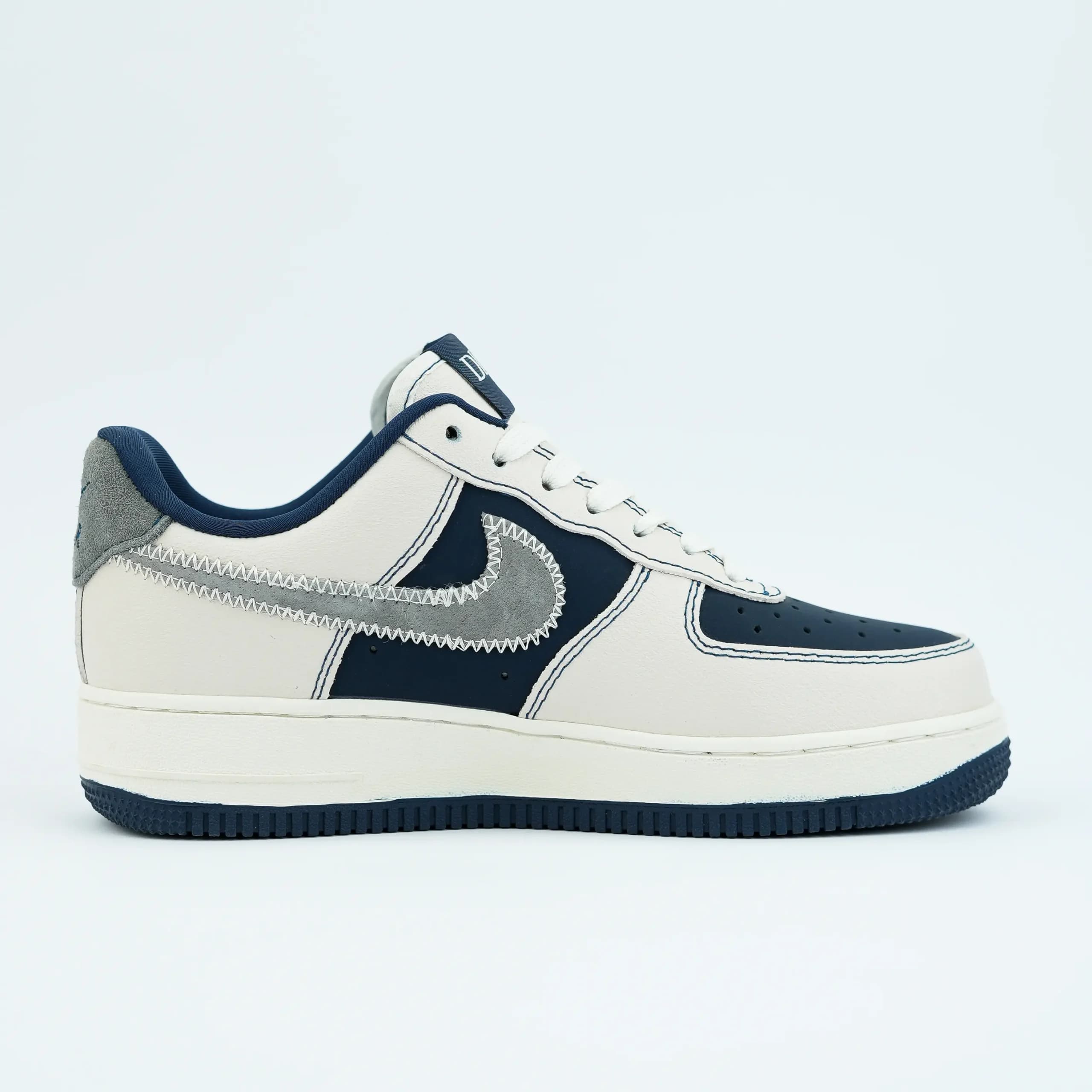 کفش ایر فورس دیور سرمه ای سفیدNike Air Force 1 x Dior — تصویر ۴