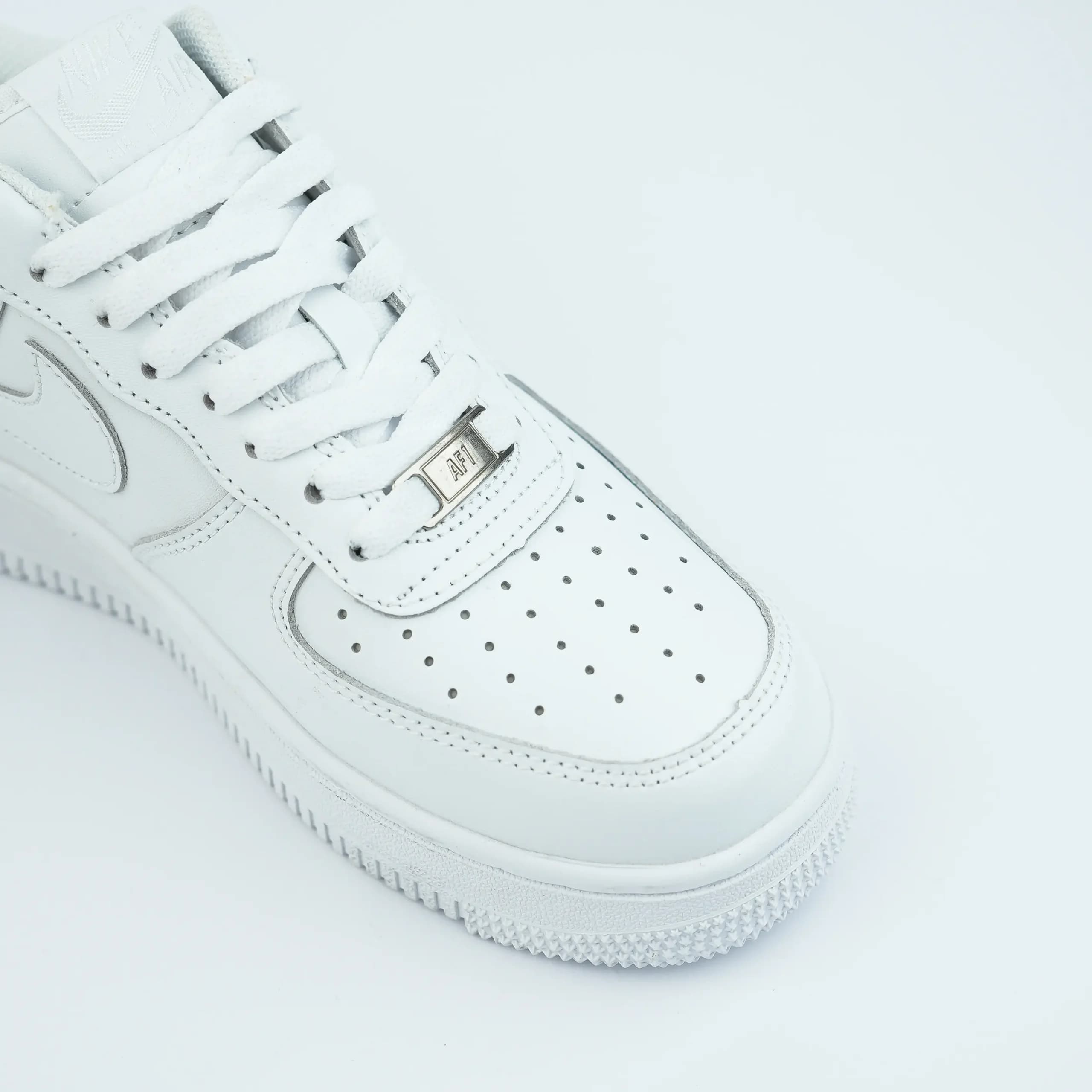 کفش ایر فورس سفید Nike Air Force — تصویر ۵