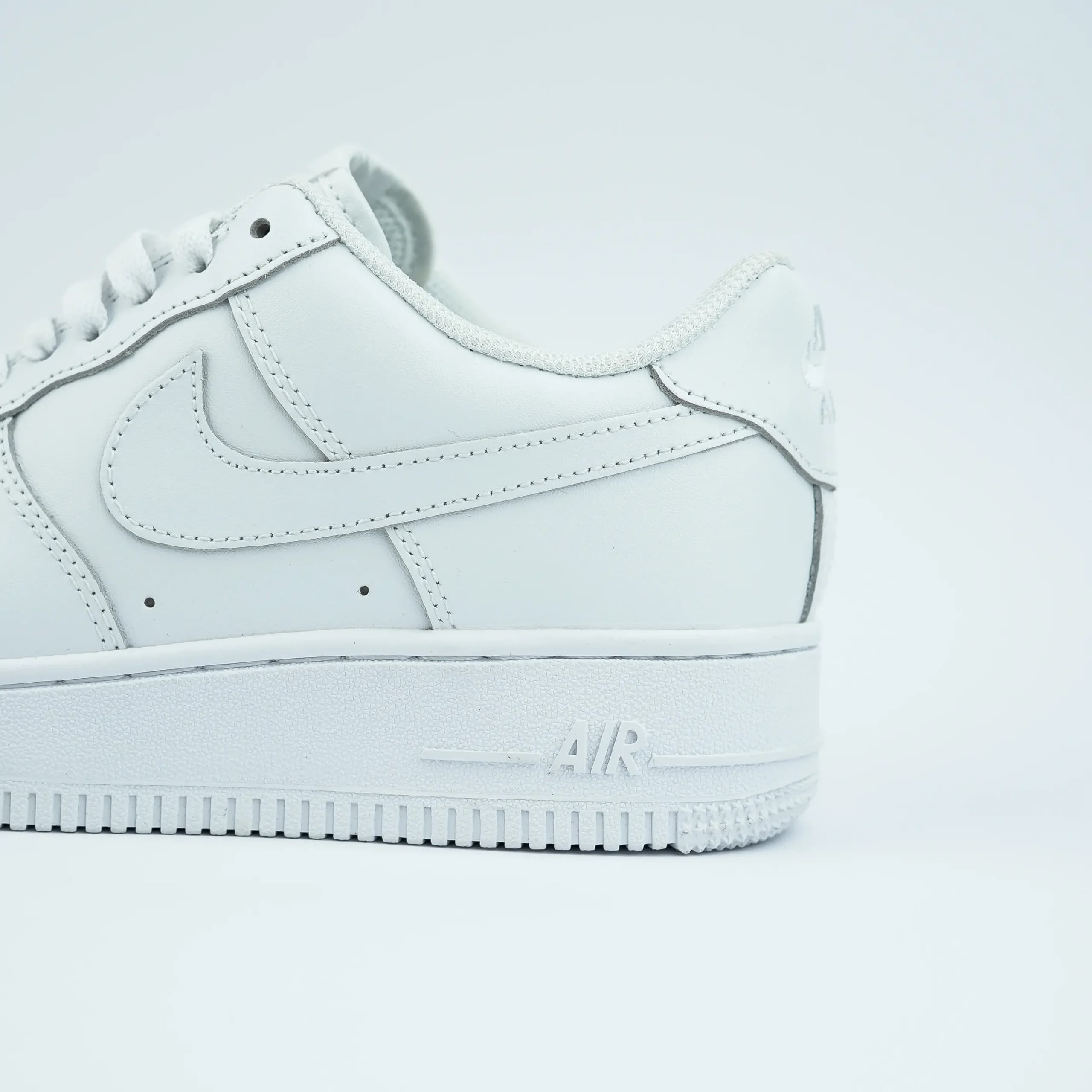 کفش ایر فورس سفید Nike Air Force — تصویر ۳
