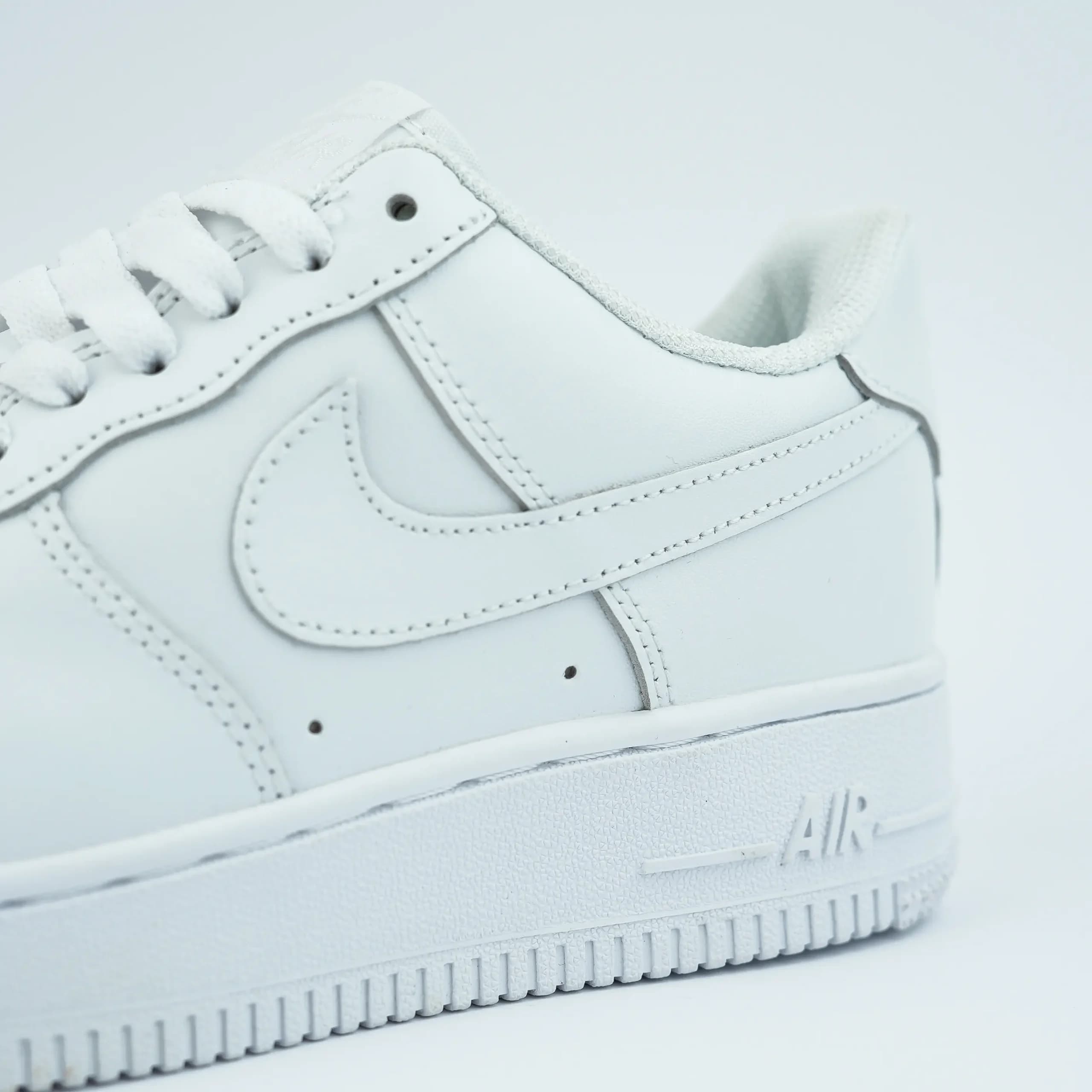 کفش ایر فورس سفید Nike Air Force — تصویر ۲