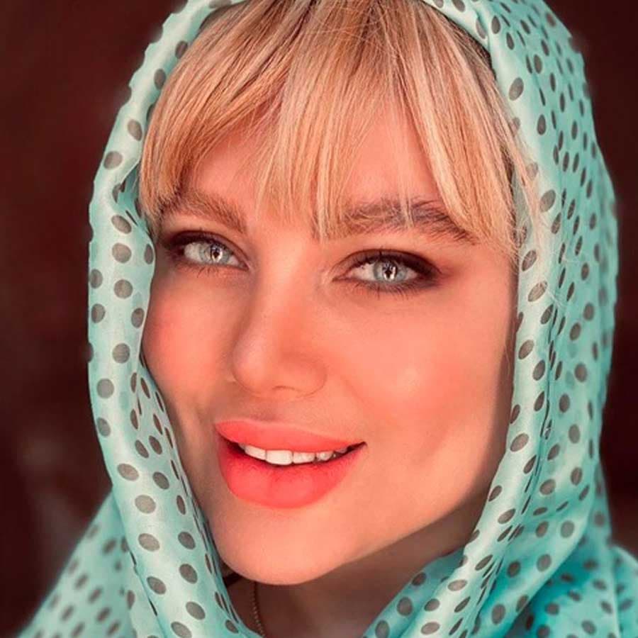 لنز رنگی گلوریا گری بژ سالانه — تصویر ۲