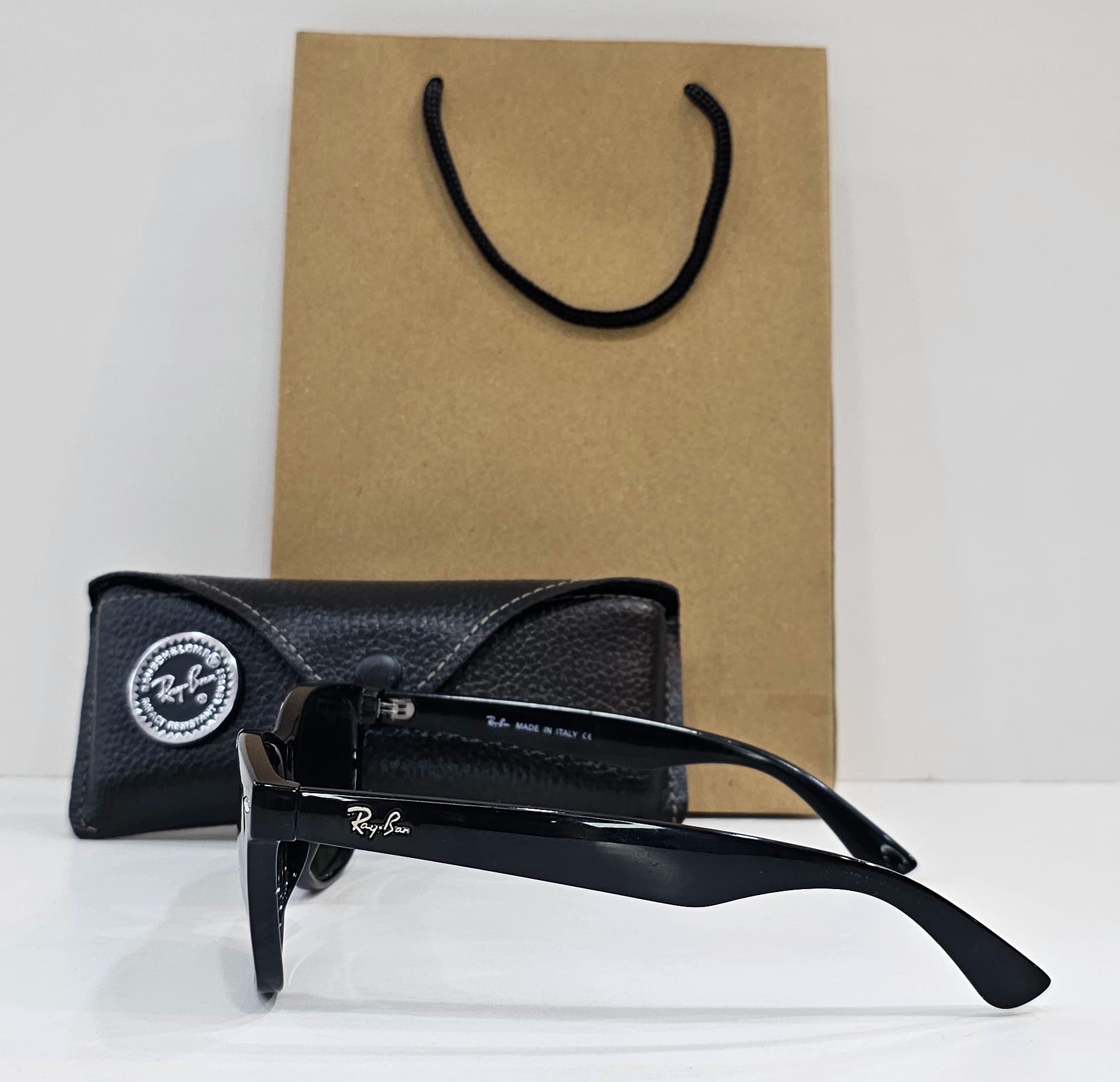 عینک آفتابی برند RAY BAN کد RB2132F — تصویر ۲