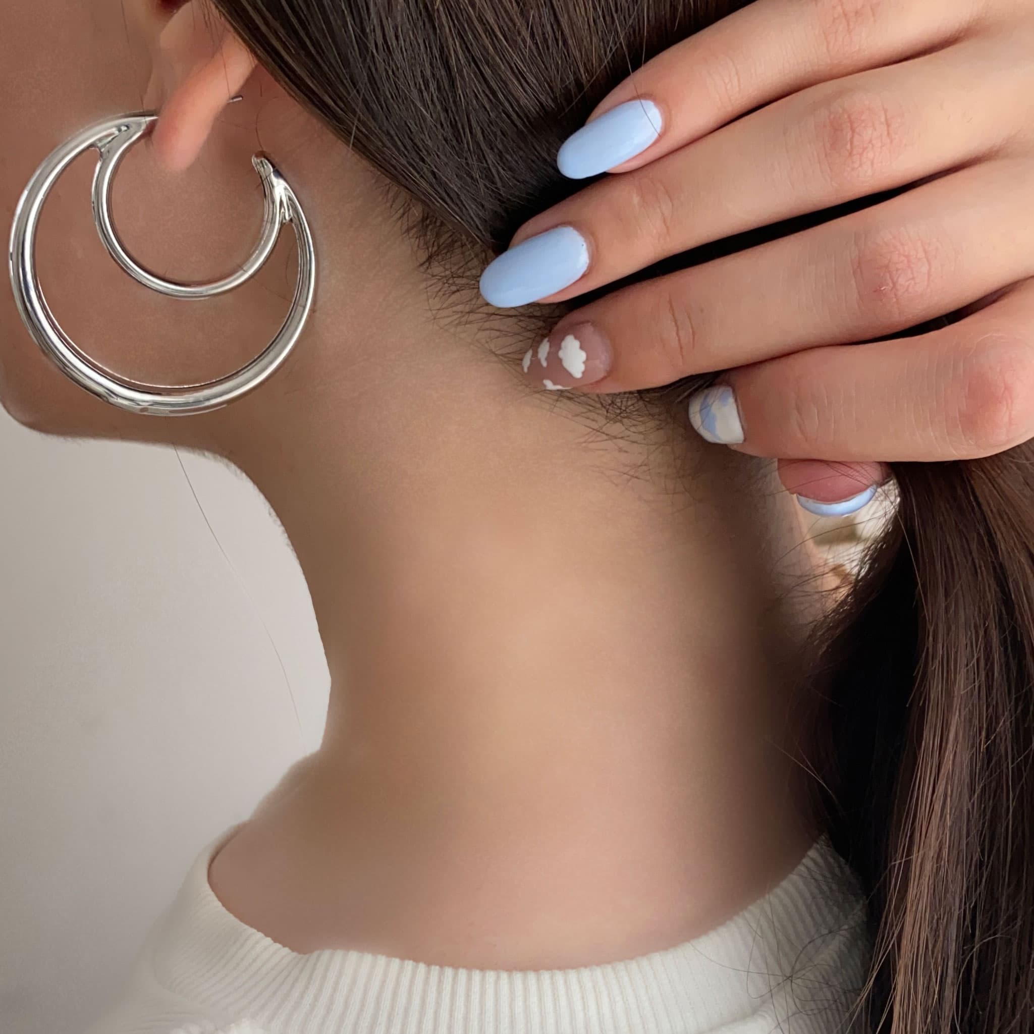 گوشواره حلقه ای نیمه ی ماه طلایی — تصویر ۲