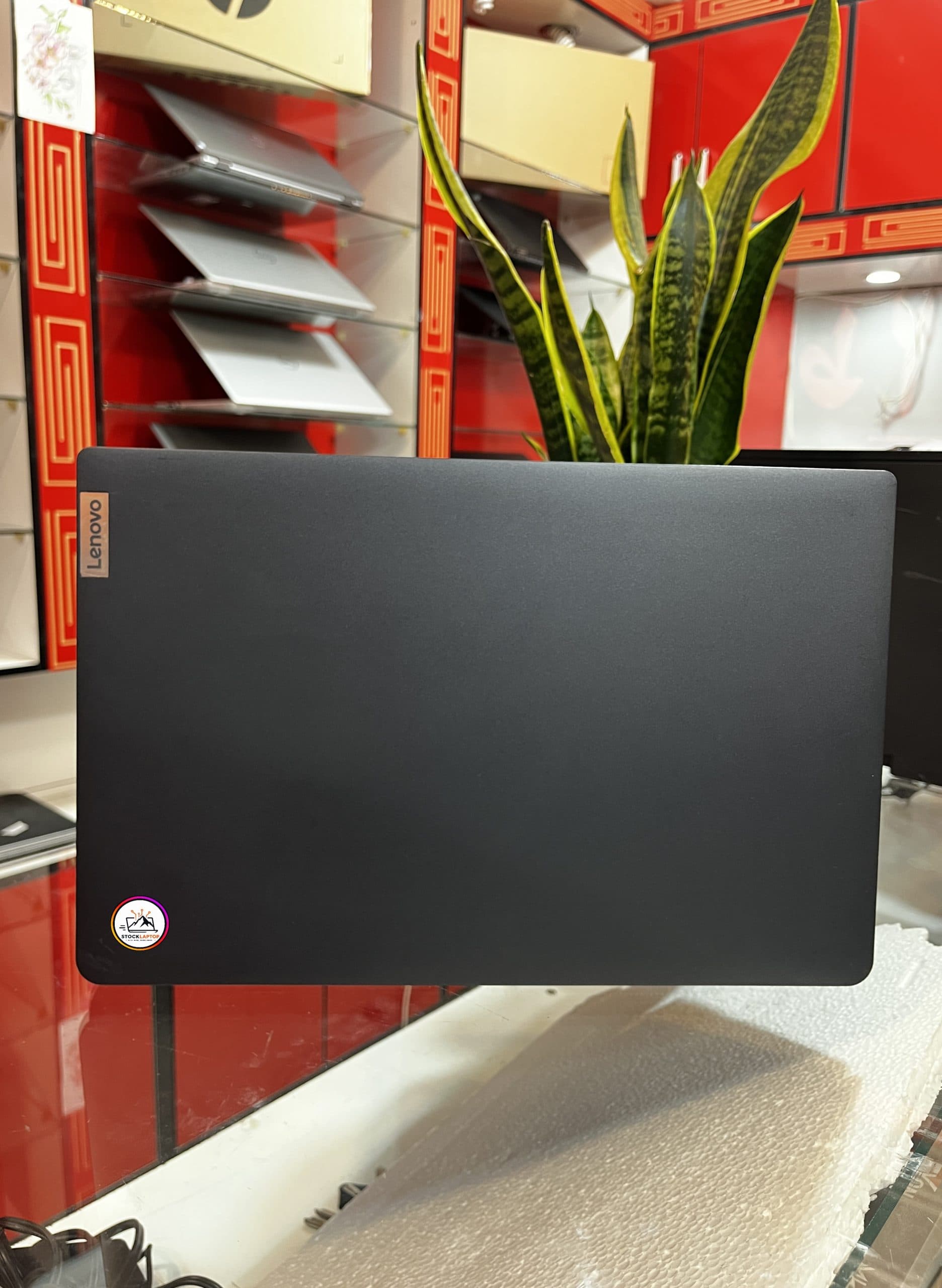لپ‌تاپ Lenovo IdeaPad با پردازنده AMD Ryzen 7 5700U، رم 16 گیگابایت و حافظه 256 گیگابایت SSD، — تصویر ۴
