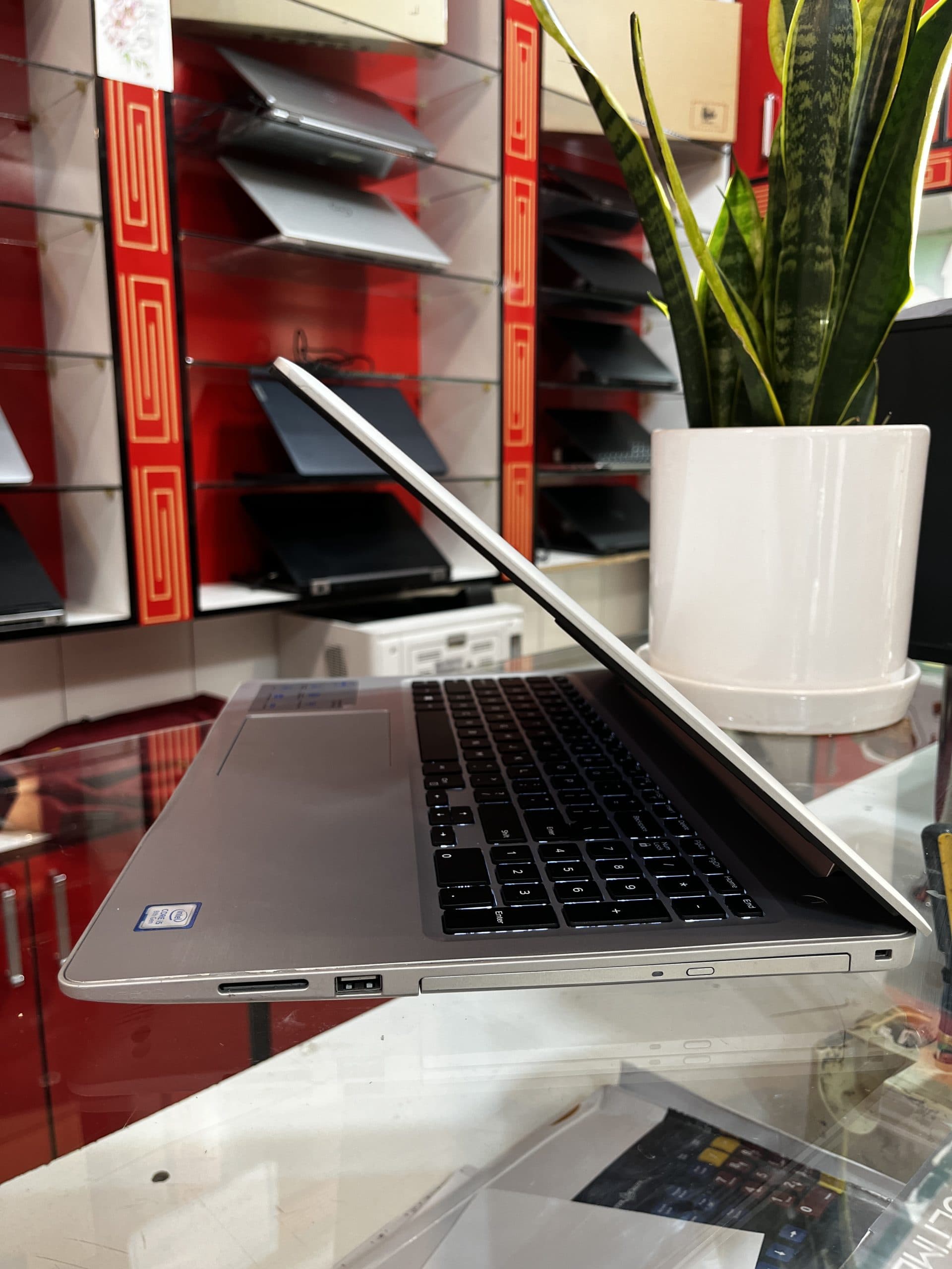 Dell Inspiron 5570 استوک i5 8th-8-256-intel — تصویر ۲