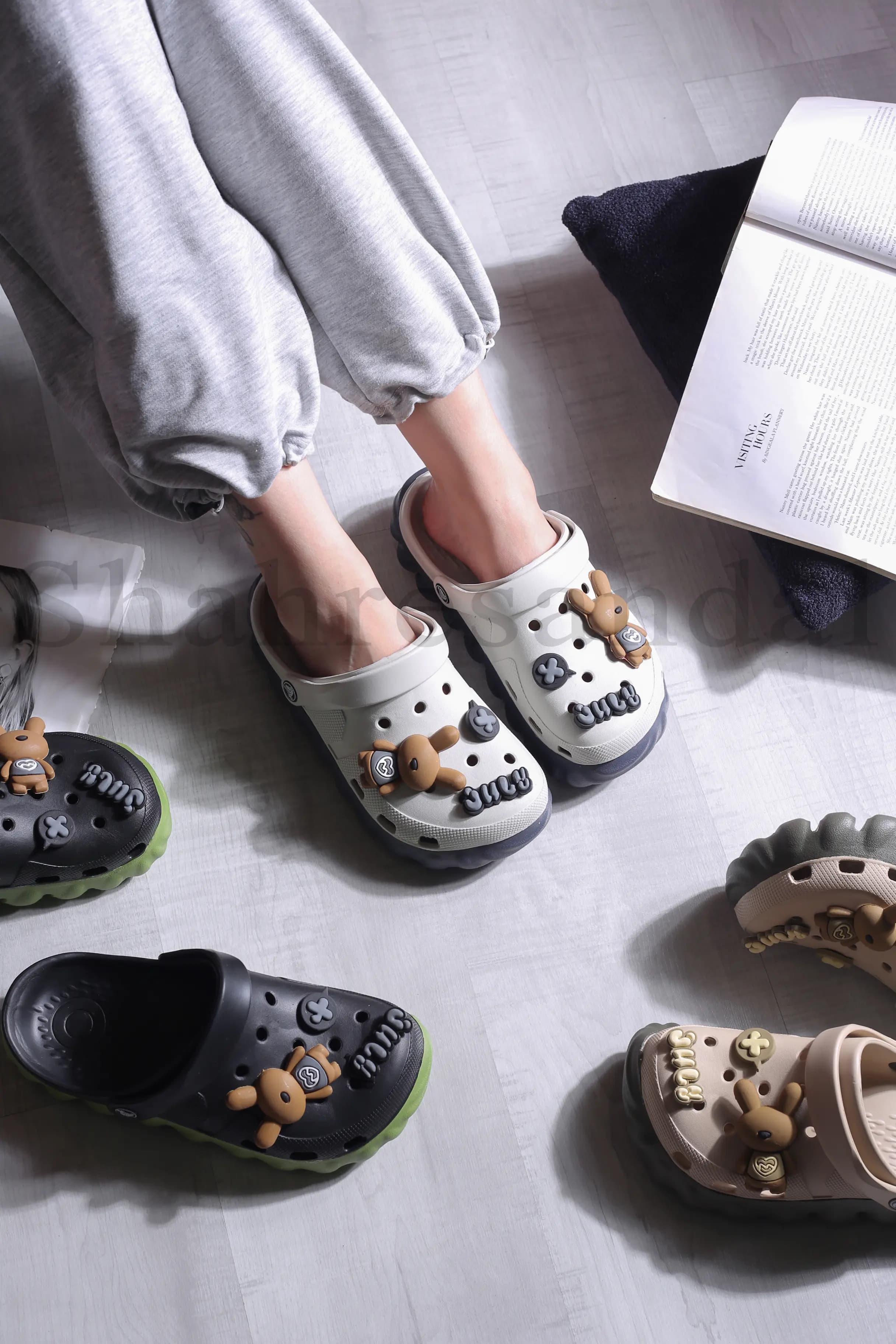 کفش صندل زنانه رکابدار کراکس گرافیک — تصویر ۸