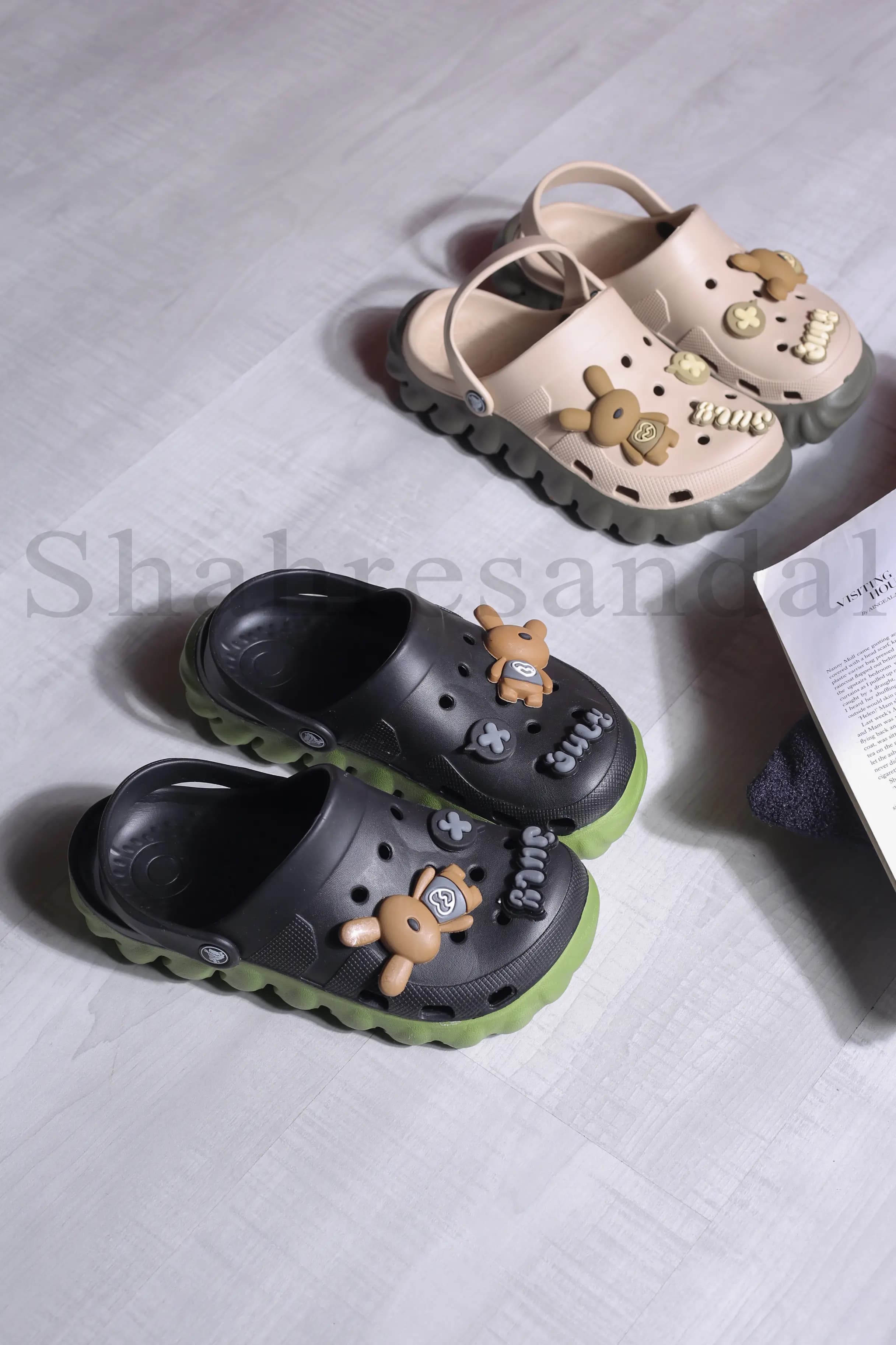 کفش صندل زنانه رکابدار کراکس گرافیک — تصویر ۲