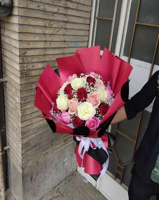 دسته گل رز هلندی و ژیپس طرح نادیا