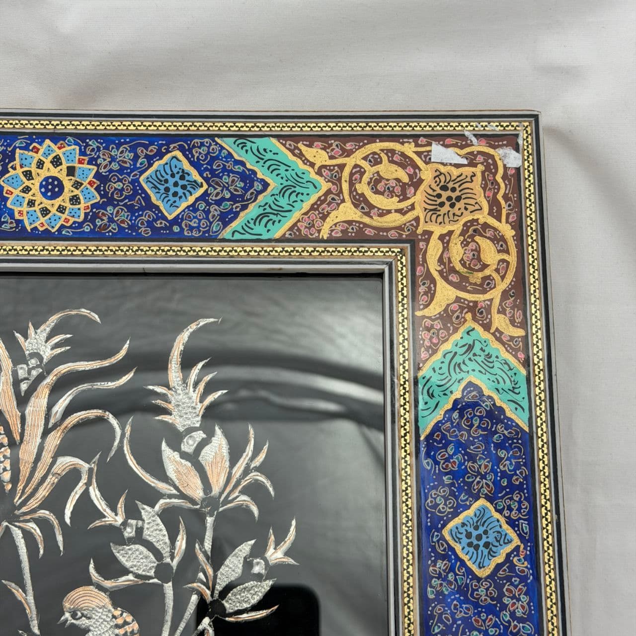 تابلو قلمزنی با قاب خاتم کاری اسلیمی سایز 30در40 — تصویر ۳