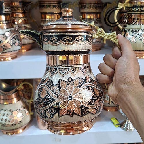 پارچ مسی نقره کوب دسته برنجی درب دار طرح عربی