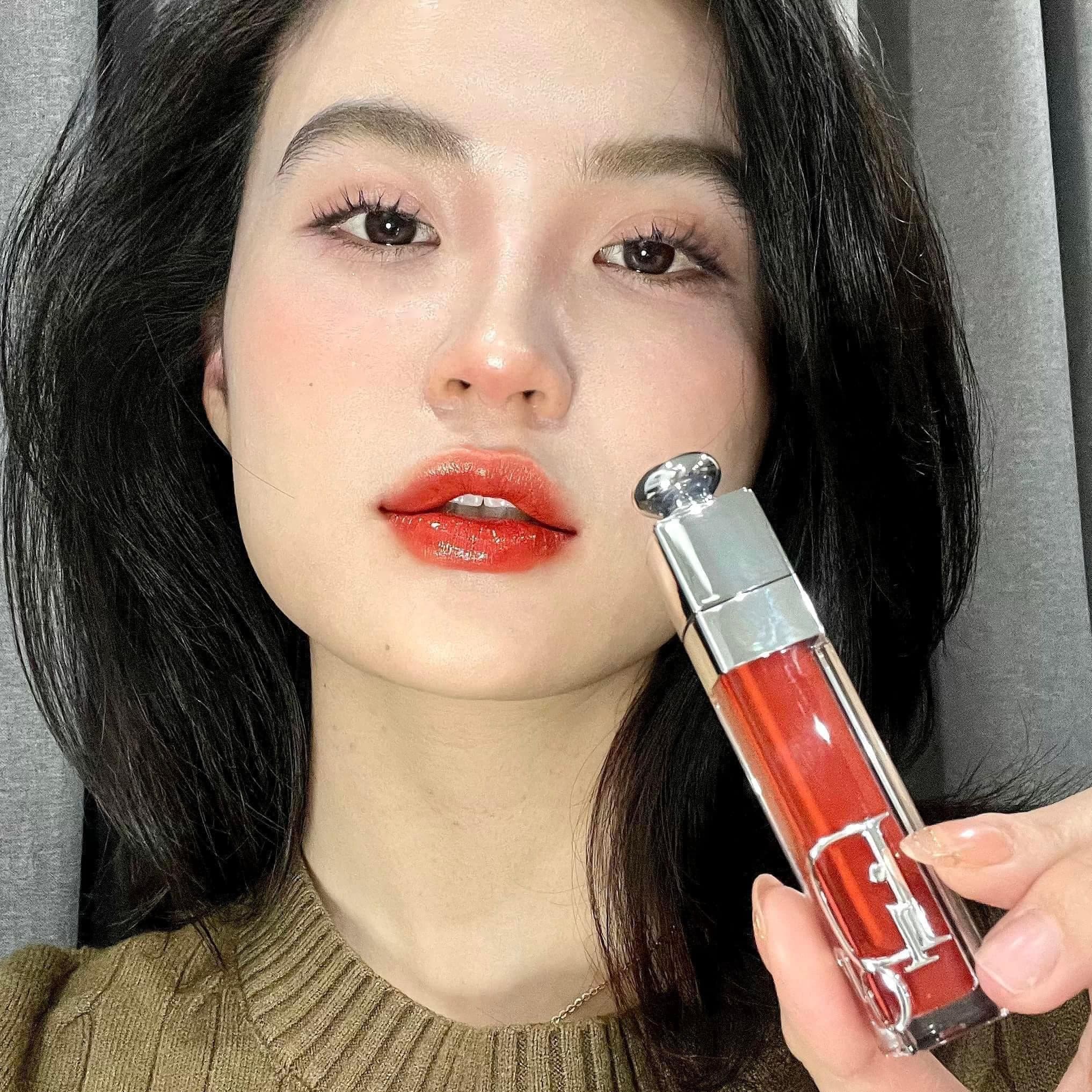 لیپ گلاس و حجم دهنده دیور رنگ dior 8 intense 028 — تصویر ۶