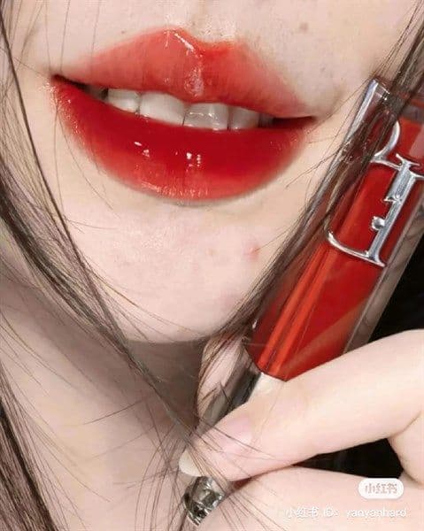 لیپ گلاس و حجم دهنده دیور رنگ dior 8 intense 028 — تصویر ۵