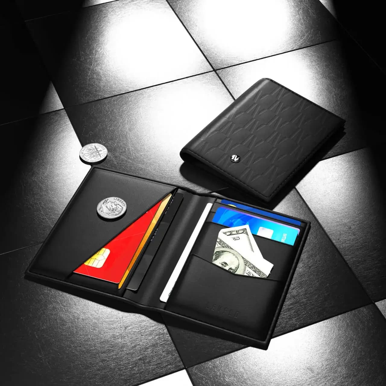 کیف کارت چرم اصل طرح برجسته لولو (LVLBFDPOBK) Levelo Bifold Genuine Leather With Debossed Logo Pocket Organizer — تصویر ۶