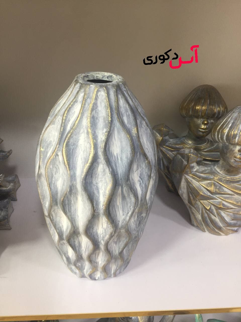 گلدان تک طرح آدرین — تصویر ۴