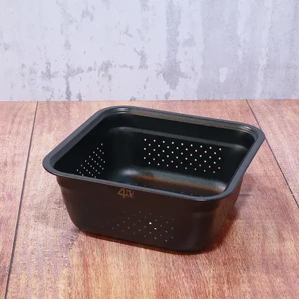 آبکش استیل مربع برند 4HOME با رنگ کوره ای مشکی در 6 سایز — تصویر ۳