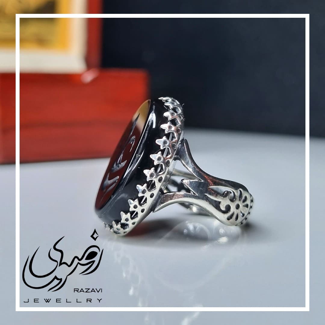 انگشتر نقره مردانه عقیق مشکی اصل با حکاکی نام مقدس حضرت علی (ع) — تصویر ۲