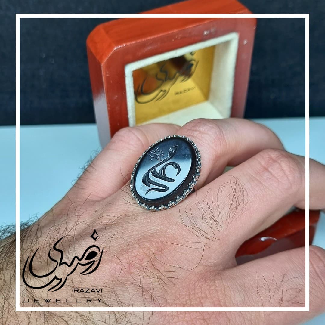 انگشتر نقره مردانه عقیق مشکی اصل با حکاکی نام مقدس حضرت علی (ع) — تصویر ۳