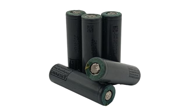 باتری لیتیوم یون مدل LG-INR18650-M26-10C-HP-2600Mah(کارکرده در حد نو)
