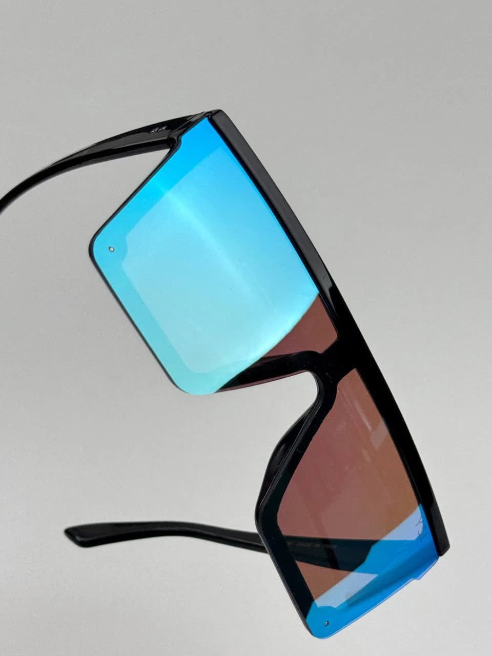 عینک آفتابی YSL مدل 1021 — تصویر ۴