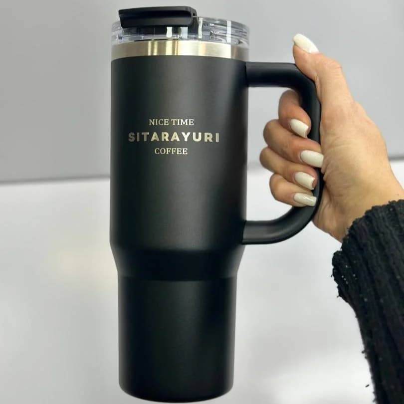 تامبلر دسته دار Sitarayuri ظرفیت 900 میلی لیتر – سیتارا طرح استنلی — تصویر ۵