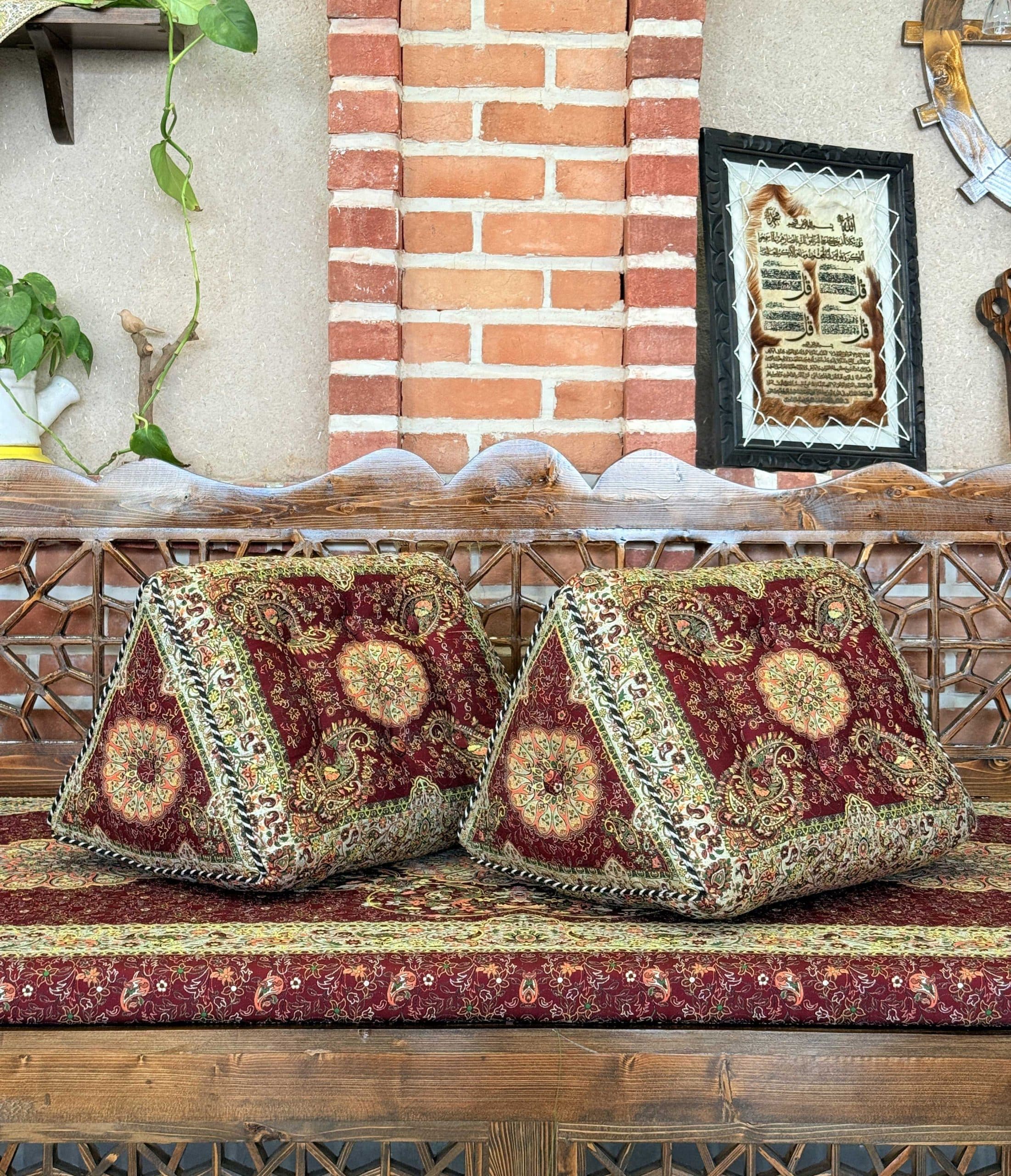 پشتی مثلثی سنتی زرشکی طرح افشار ( یک جفت )