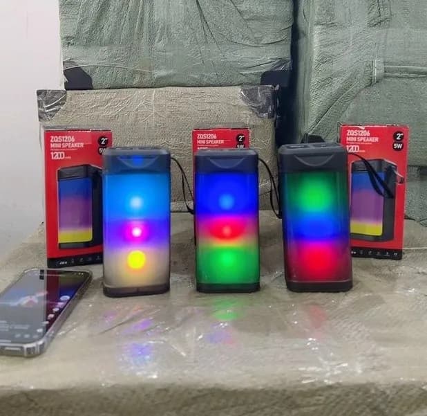 اسپیکر بلوتوثی قابل حمل مدل ZQS 1206 با رقص نور و کیفیت صدای مطلوب — تصویر ۴