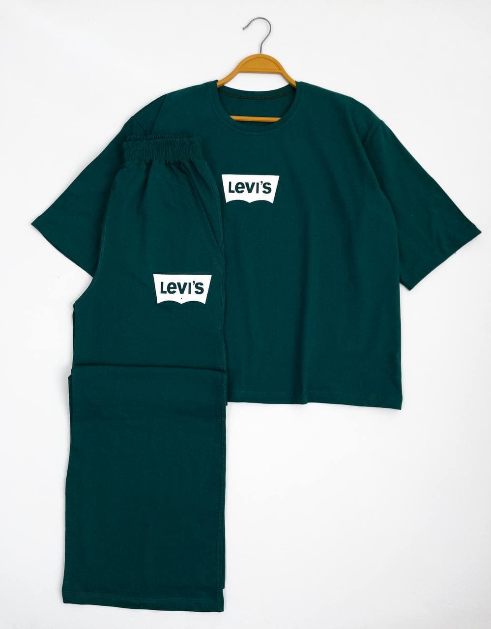 ست levIs