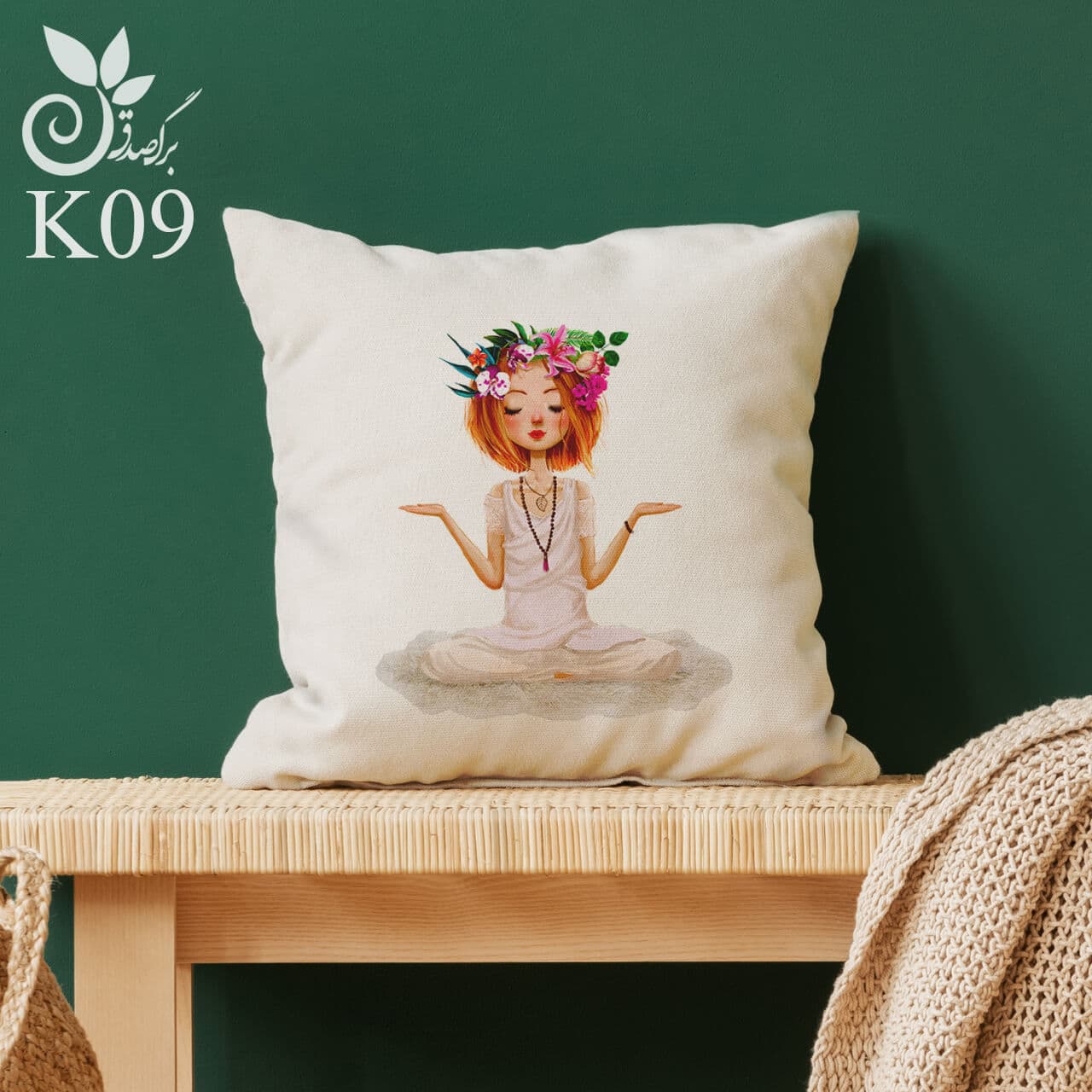 کوسن مخمل طرح یوگینی کد 09