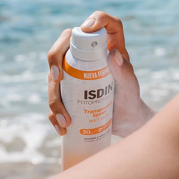 اسپری ضد آفتاب بدون رنگ ایزدین SPF30 حجم 250 میلی‌لیتر — تصویر ۲