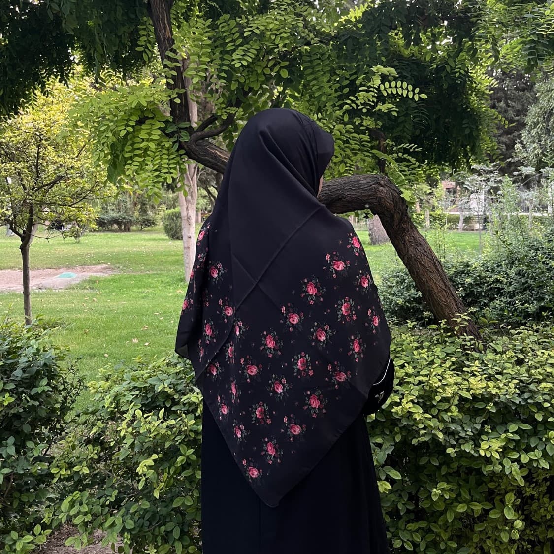 روسری نخی گلشن حاشیه دار