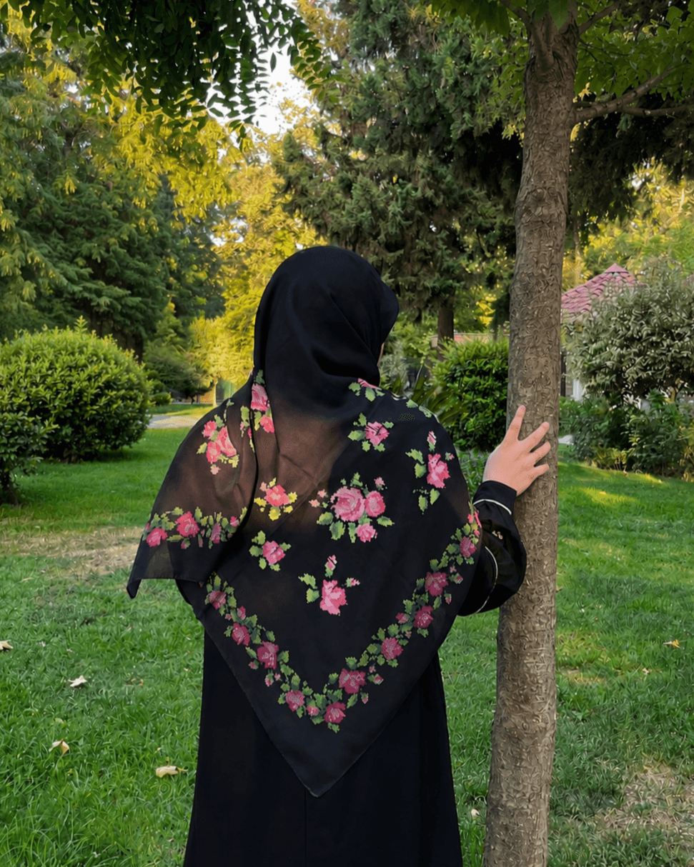 روسری نخی قواره متوسط (قواره 110) رزکوک حاشیه دار