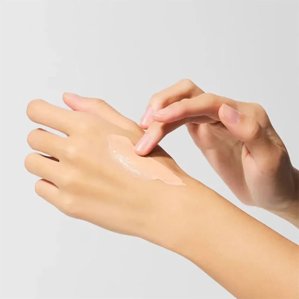 کرم کلسیم روشن کننده و اصلاح رنگ دور چشم دکتر ملاکسین — تصویر ۳