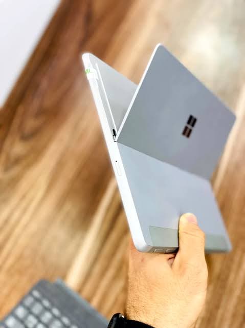 Surface Go1 4415Y RAM 4سرفیس گو 1 حافظه 64 با کیبورد — تصویر ۳