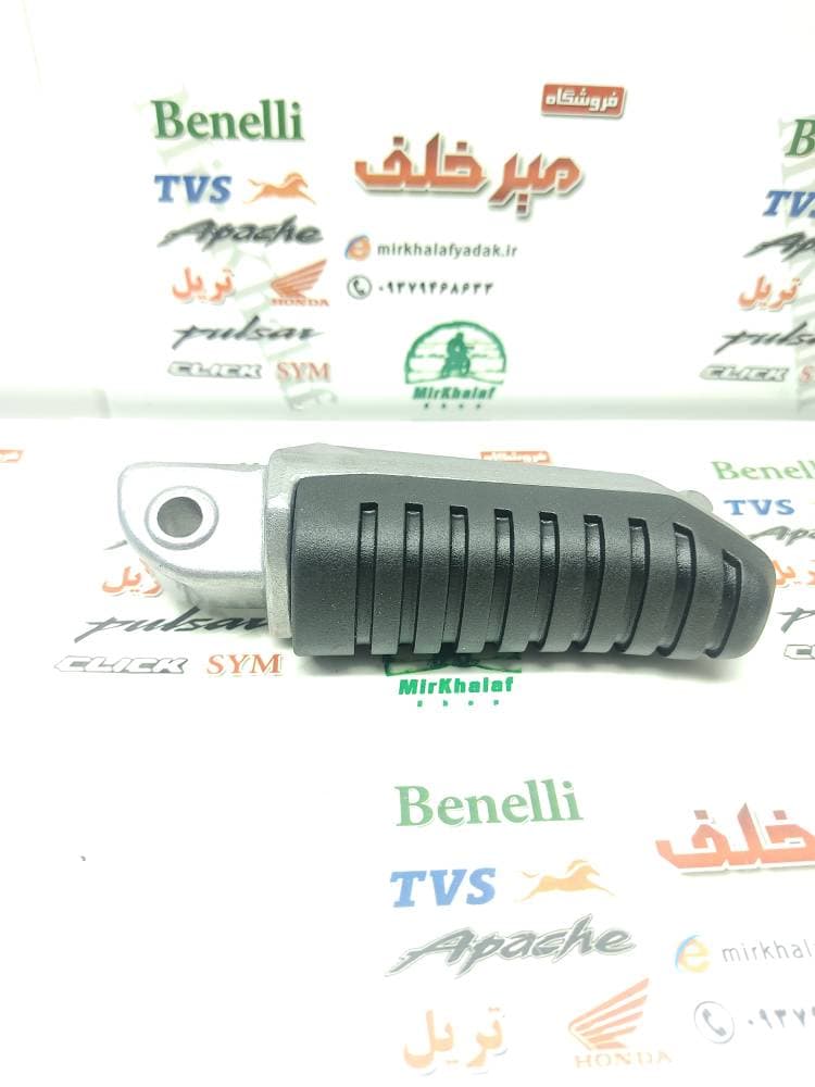 جا پایه جلو سمت راست موتور بنلی 250 تک سیلندر قدیم شرکتی