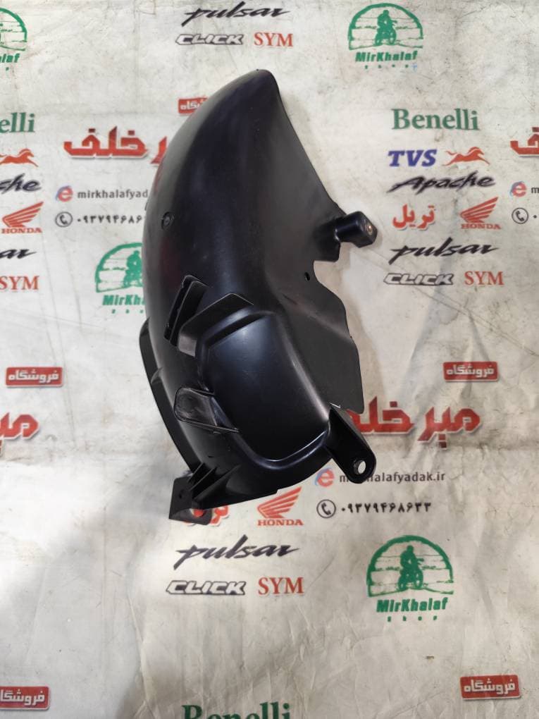 (قاب) کاور فلاپ شلگیر روی چرخ عقب موتور tvs وگو اصلی