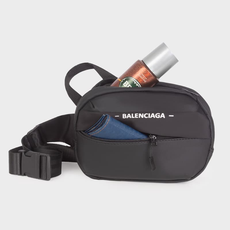 کیف کراس بادی Balenciaga | ترکیبی از استایل و عملکرد — تصویر ۳