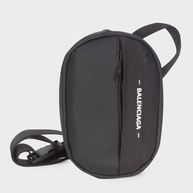 کیف کراس بادی Balenciaga | ترکیبی از استایل و عملکرد