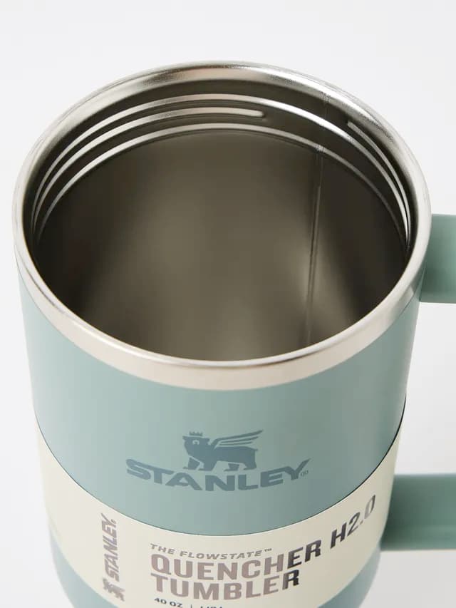 ماگ استنلی کوئنچر Stanley QuencherH2.0 FlowState Tumbler– ظرفیت ۱۱۸۰ میلیلیتر، عایق دوجداره و مناسب برای نوشیدنیهای گرم و سرد رنگ سبز — تصویر ۳