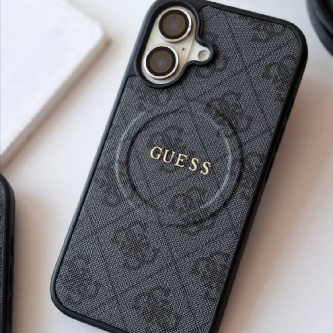 قاب مگسیف GUESS همراه با ولت کد LX مناسب برای گوشی موبایل سامسونگ گلکسی Samsung Galaxy S23 Ultra / S24 Ultra / S25 Ultra — تصویر ۵