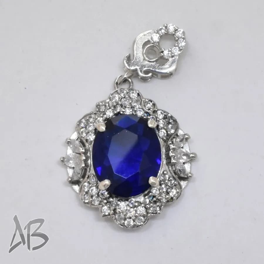 گردنبند نقره (مدالی) جدید نگین دار شیک و زیبا آقابزرگ کد Med70