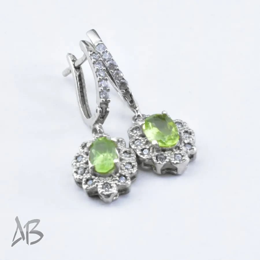 گوشواره نقره نگین زبرجد اصل و طبیعی شیک و زیبا آقابزرگ کد G136 — تصویر ۵