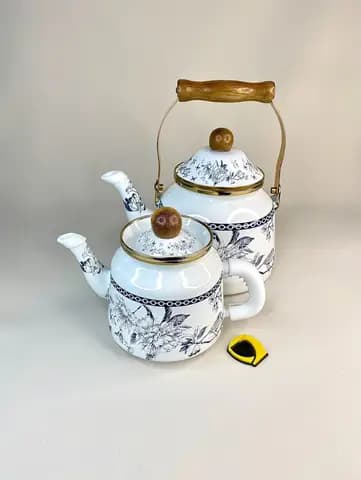 کتری و قوری لعابی طرح گل آبی درب چوبی