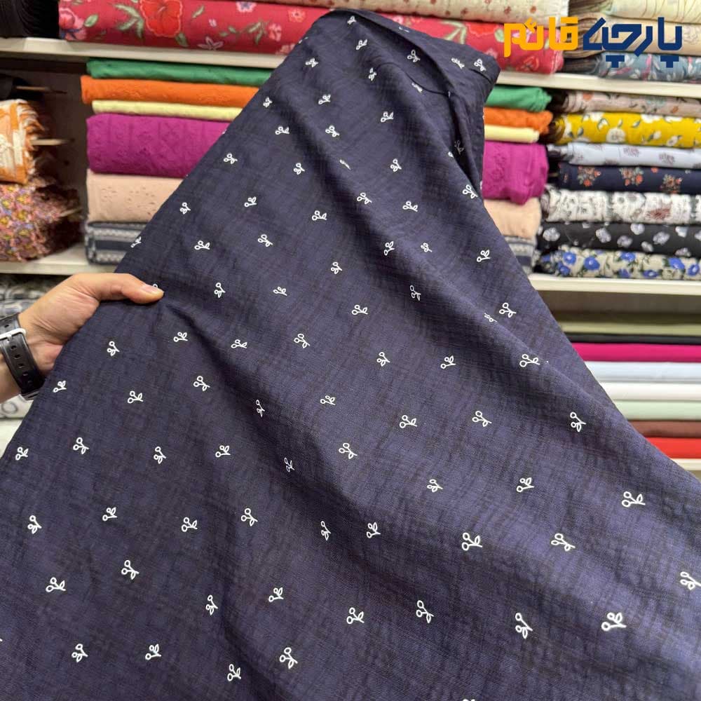 پارچه بهاره و تابستانه وال طرحدار کره ای زمینه سرمه ای تیره طرح آلبالو کد ۶۹۲۹