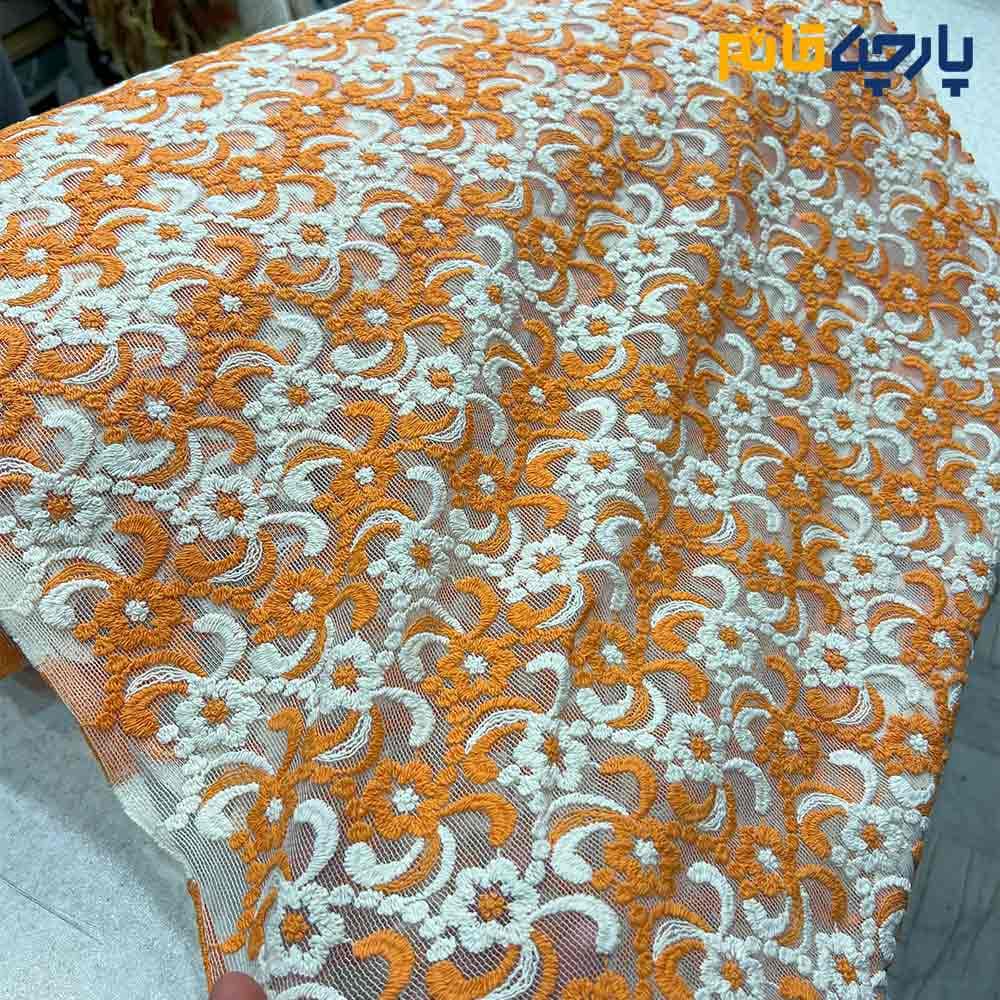 پارچه مجلسی تورکتان زمینه تور ظریف برجسته رنگ نارنجی کرم عرض ۱۴۵کد5984 — تصویر ۲