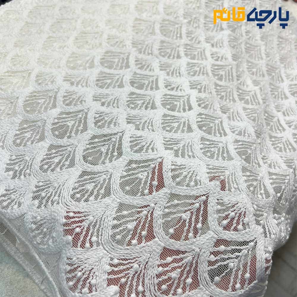 پارچه مجلسی تور کتان طرح داماس رنگ سفید عرض۱۴۵ کد5848 — تصویر ۲