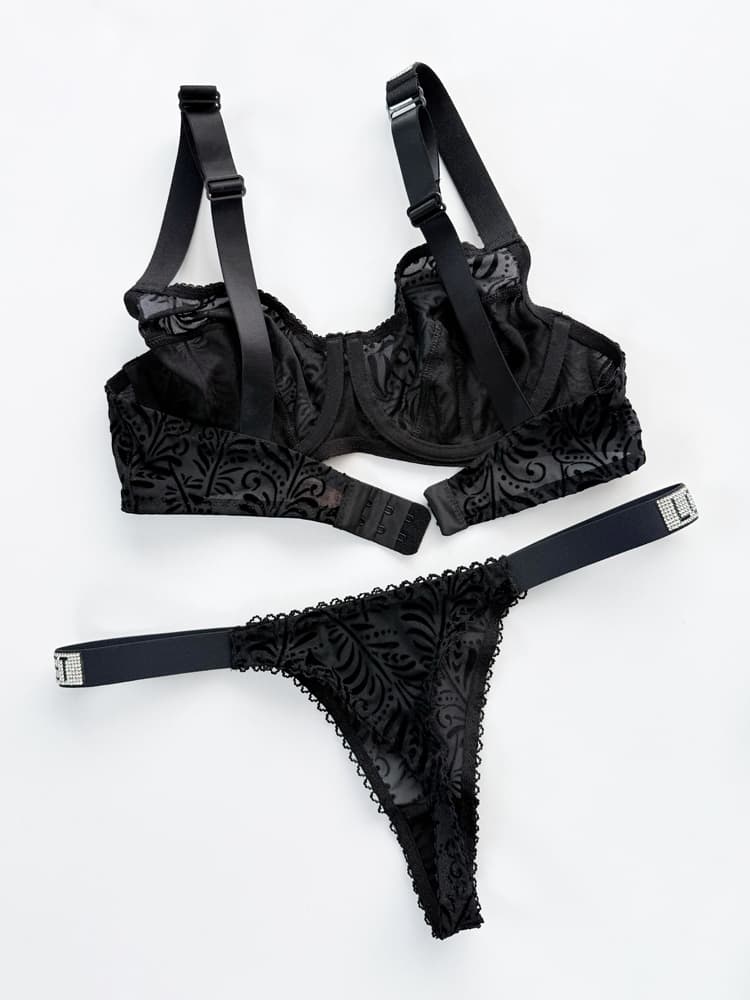 ست شورت و سوتین فنر دار گیپور مخمل فانتزی گلدار بند نوشته Love secret شهره — تصویر ۵