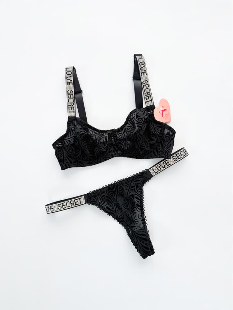 ست شورت و سوتین فنر دار گیپور مخمل فانتزی گلدار بند نوشته Love secret شهره