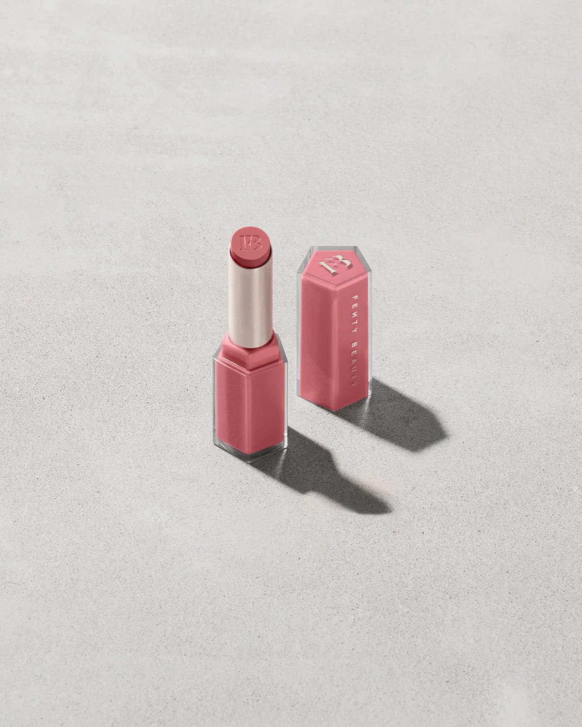 رژلب براق استیکی Gloss Bomb Stix فنتی بیوتی رنگ it is fussy فولسایز